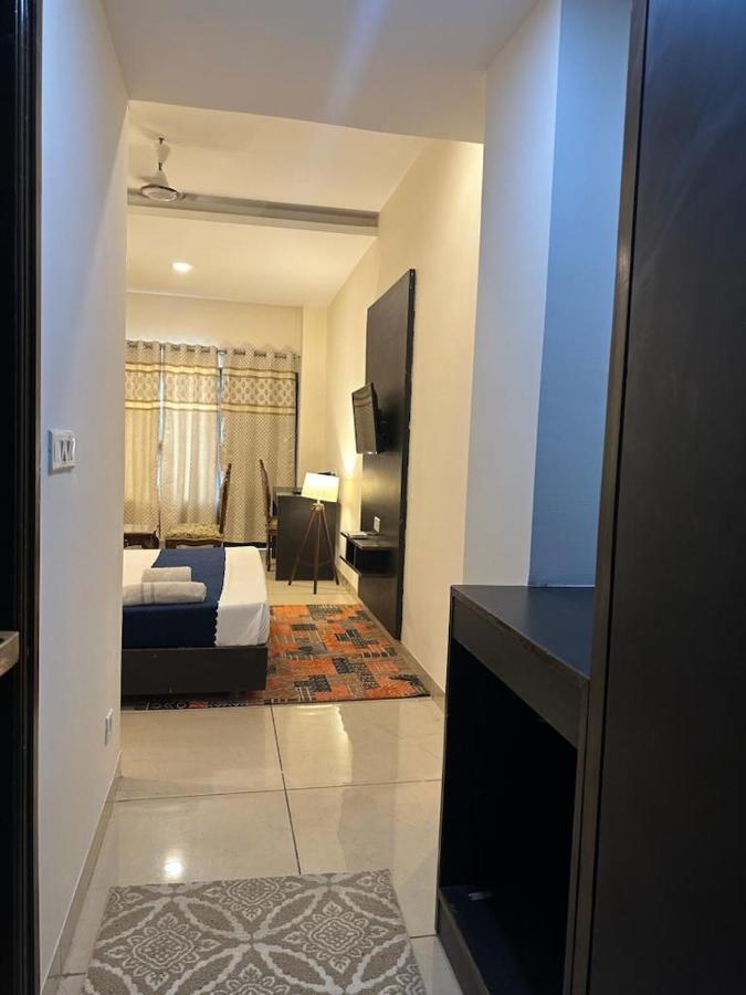 Hotel Jb Residency !! Luxurious & Royal Balcony Rooms !! Large Rooms Zirakpur Exterior foto
