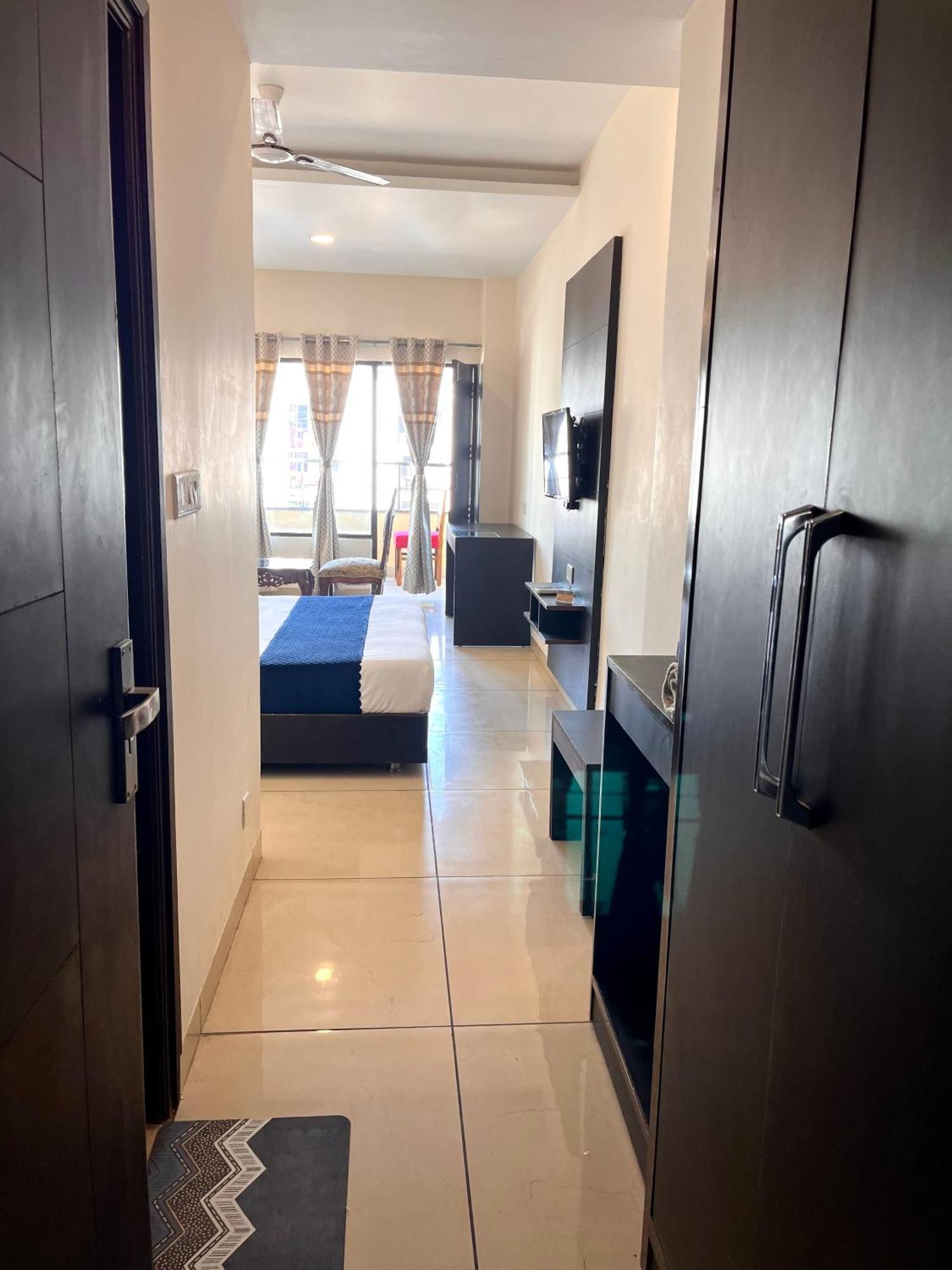 Hotel Jb Residency !! Luxurious & Royal Balcony Rooms !! Large Rooms Zirakpur Exterior foto