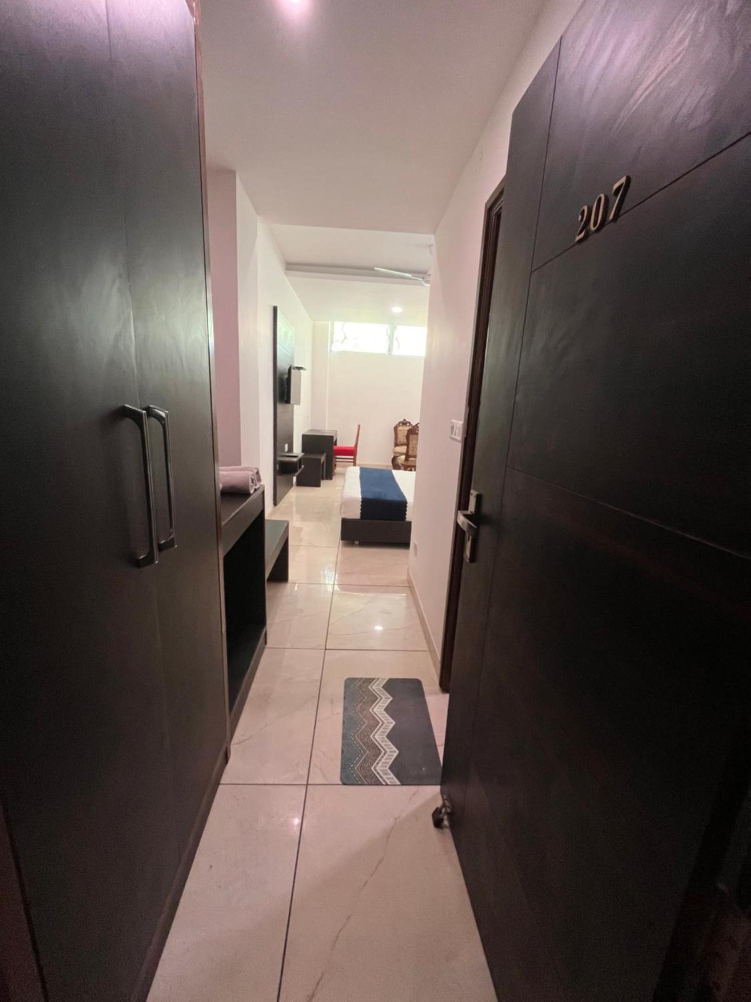 Hotel Jb Residency !! Luxurious & Royal Balcony Rooms !! Large Rooms Zirakpur Exterior foto